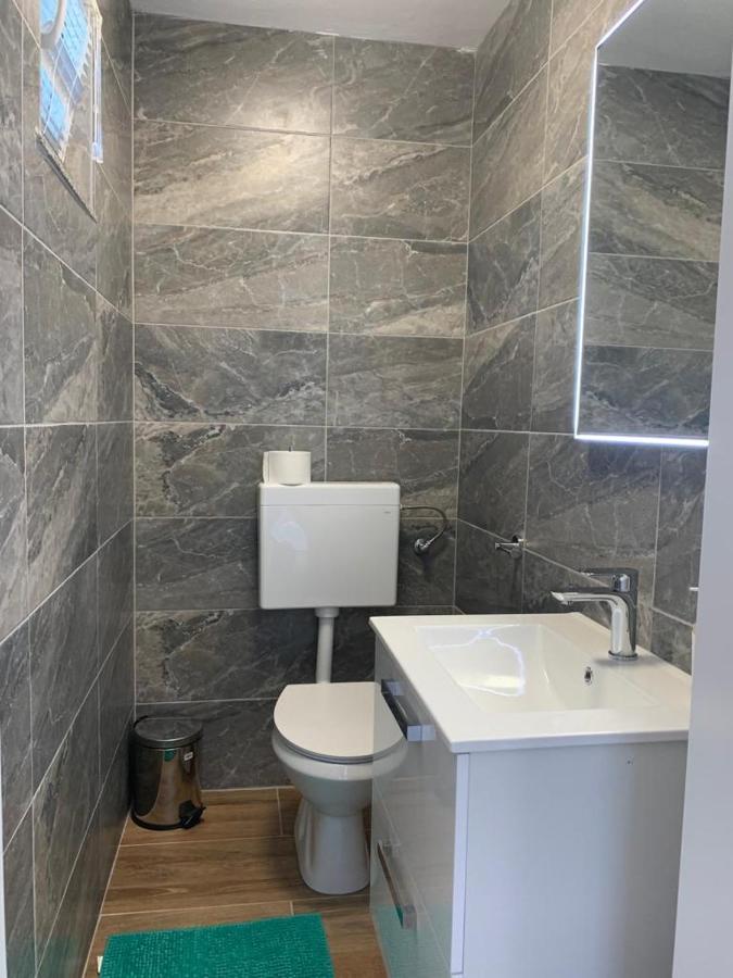 Apartmani Albatros Perusic Экстерьер фото